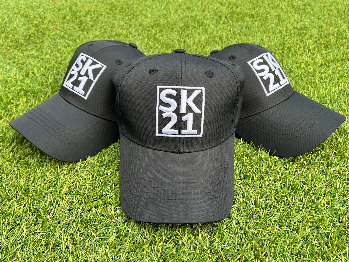 SK21 Black/White hat