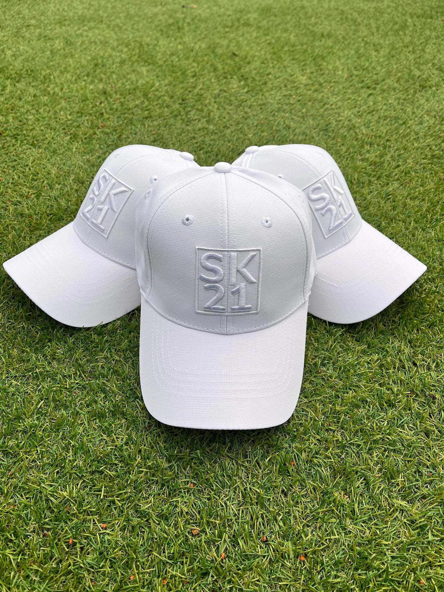 SK21 White/White Hat